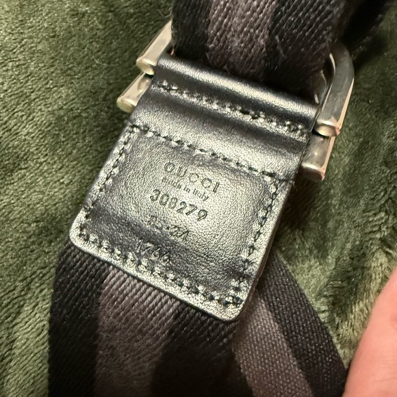 Gucci d ring belt black and grey. Leather and stainless. Like new. - Picture 5 of 8